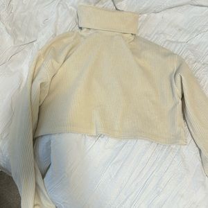 Adika turtle neck crop top, perfect condition, size:small